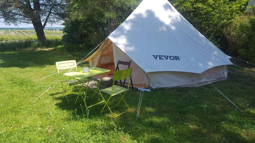 Gîte pour 7 personnes, avec jardin et piscine ainsi que vue et terrasse, animaux acceptés à Sainte-Foy-la-Longue