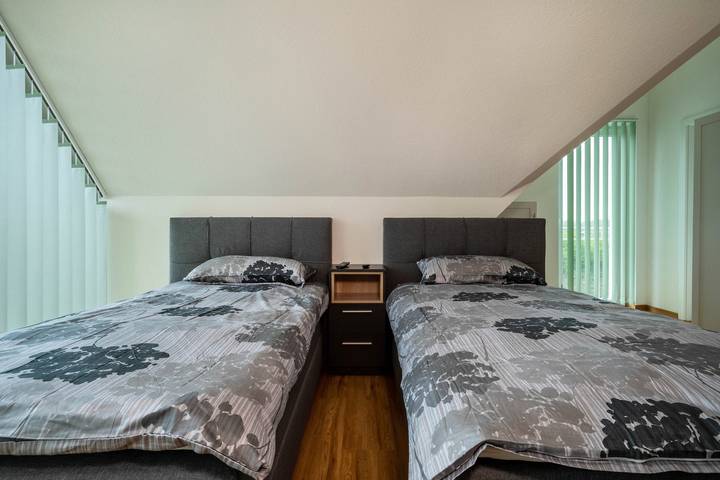 Ganze Wohnung, Ferienwohnung Alpenblick mit Bergblick, Balkon und Wlan in Friedrichshafen, Region Bodensee-Oberschwaben