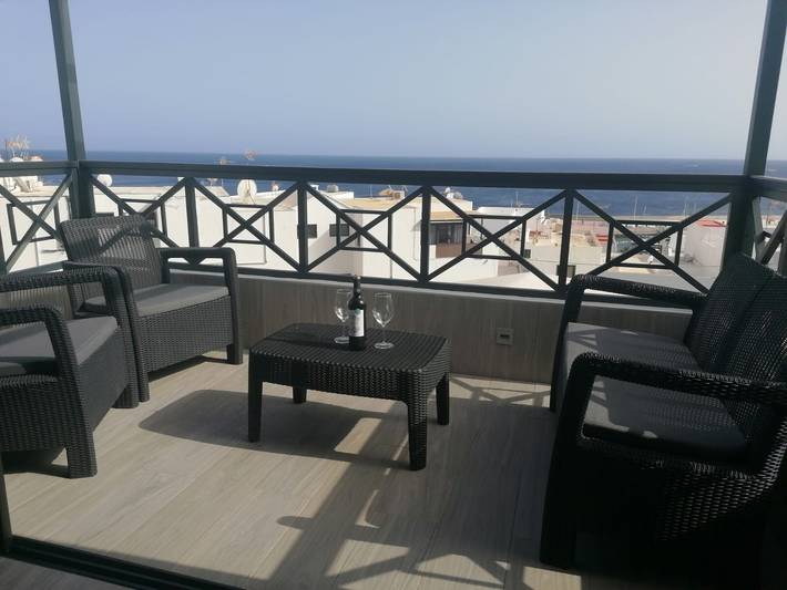 Apartamento entero, Apartamento de vacaciones 'Apartamento Alyce' con vistas al mar, terraza privada y Wi-Fi in Puerto del Carmen, Tías