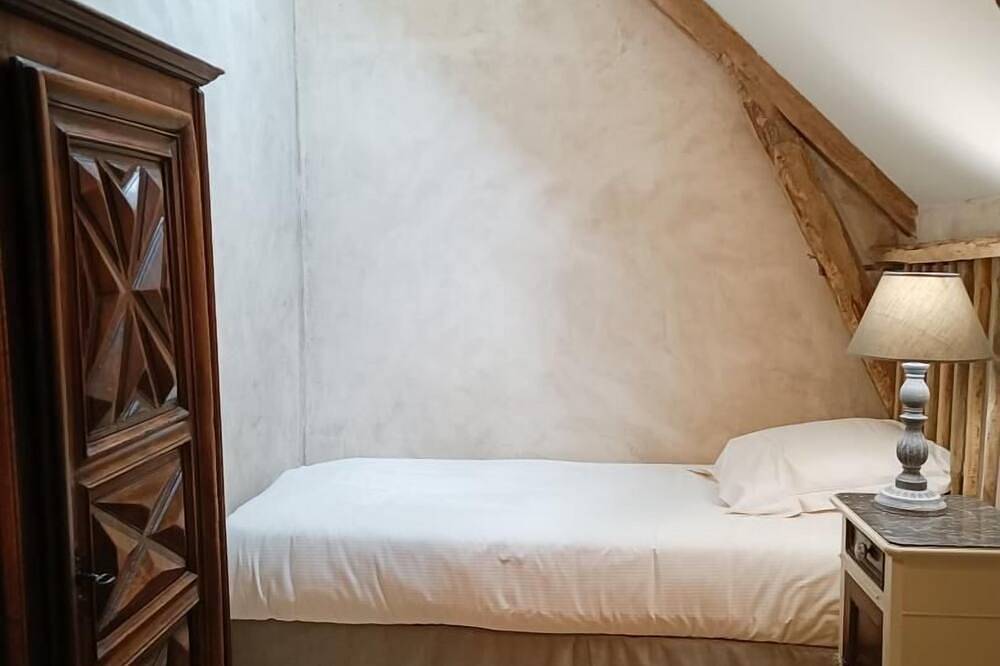 La Grange de René with wood-fired Nordic bath in Cajarc, Massif Central