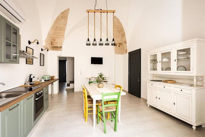 Appartamento intero, Appartamento 'Le Dimore Di Nonna Nina' con terrazza privata, Wi-Fi e aria condizionata in Taviano, Golfo di Taranto