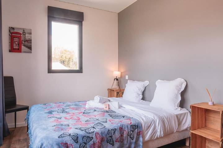 Location de vacances pour 8 personnes, avec terrasse et piscine dans Saint-Étienne-sur-Chalaronne - 3