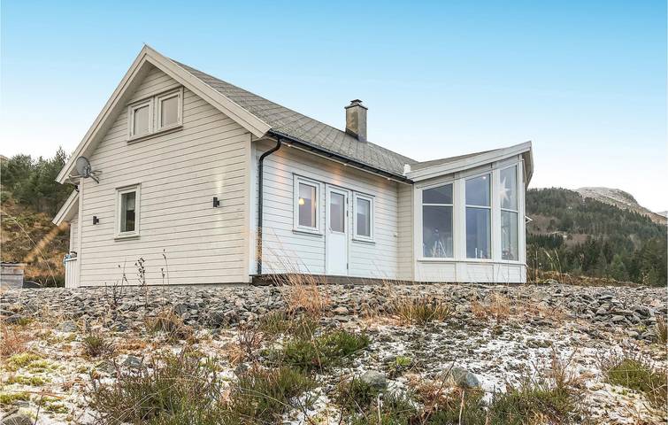 Ferienhaus für 8 Personen, mit Terrasse und Garten in Selje