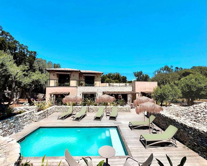 Hôtel pour 2 personnes, avec Terrasse et Jardin ainsi que Piscine et Vue à Bonifacio