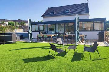 Location de vacances pour 15 personnes, avec piscine à La Chapelle-Taillefert