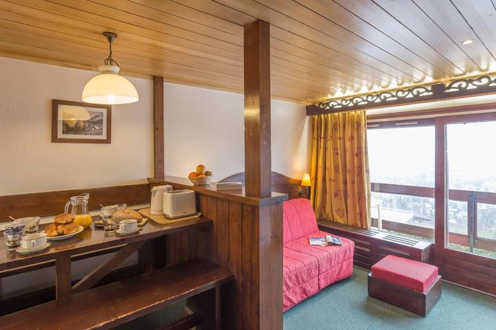 Chalet pour 4 personnes, avec balcon ainsi que sauna et bassin pour enfant, adapté aux familles à Megève