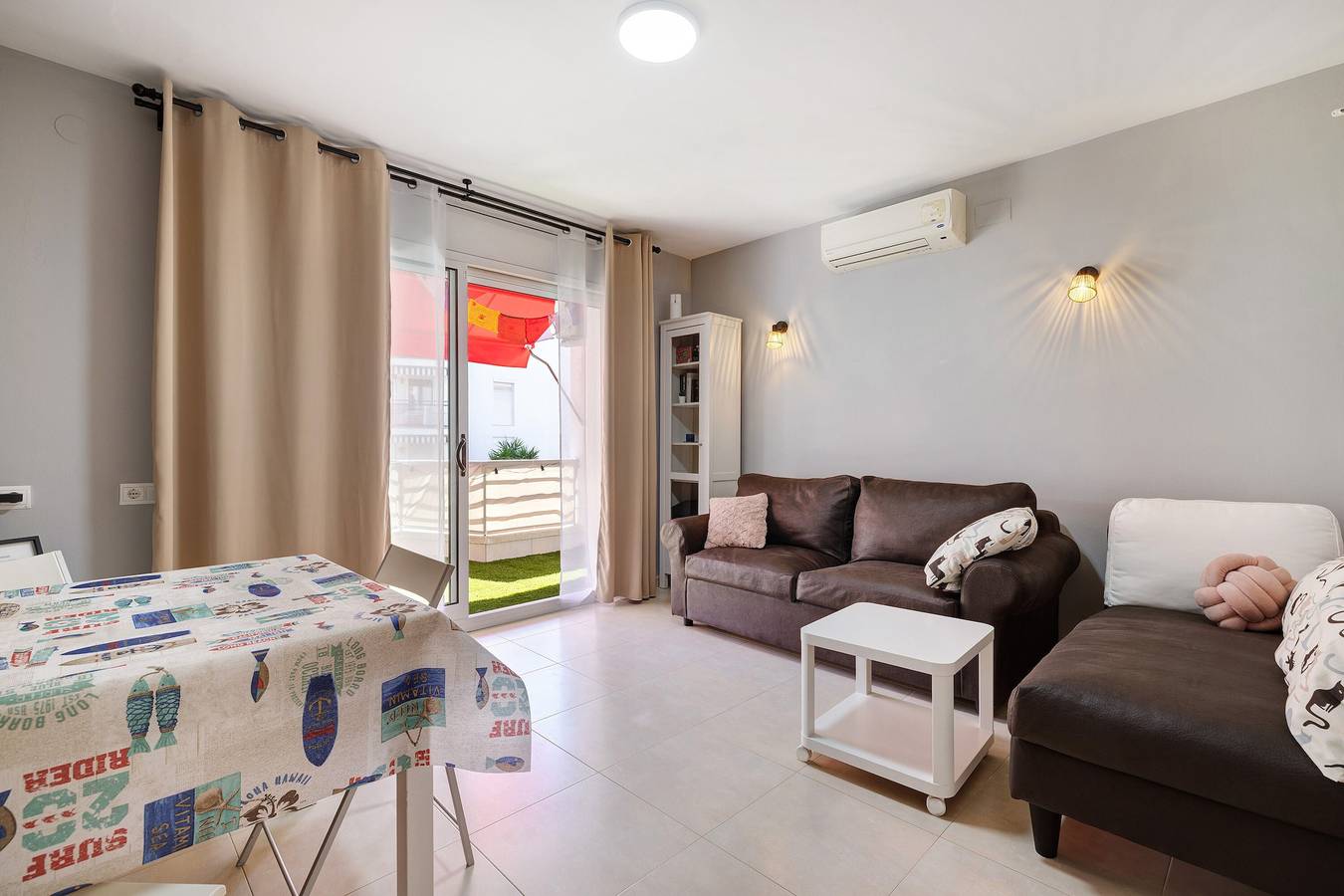 Ganze Wohnung, Apartment 'Salou Beach' mit Meerblick, Wlan und Klimaanlage in Salou, Costa Dorada