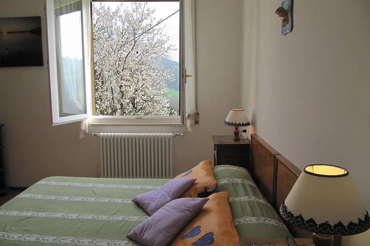 Appartamento intero, Combo Due: per 2 persone, splendida vista sulle colline, parcheggio e giardino in Salsomaggiore Terme, Provincia di Parma