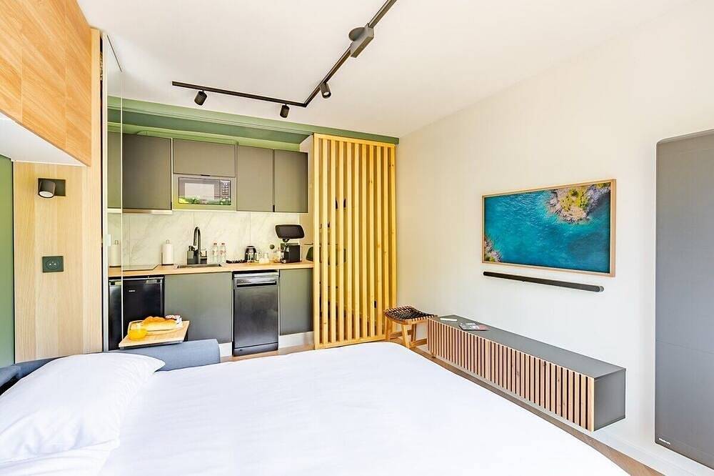Entire apartment, Smart studio ultra-connected - Perfect stopover between Disneyland and Paris in Noisy-le-Grand, Seine-Saint-Denis