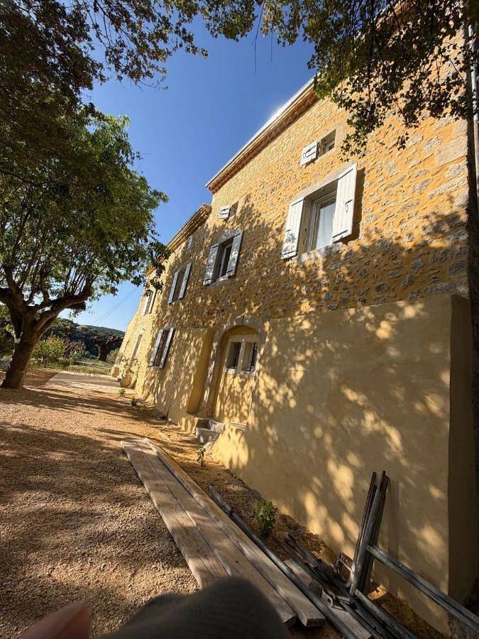 Location de vacances pour 2 personnes, avec jardin et terrasse à Labastide-de-Virac