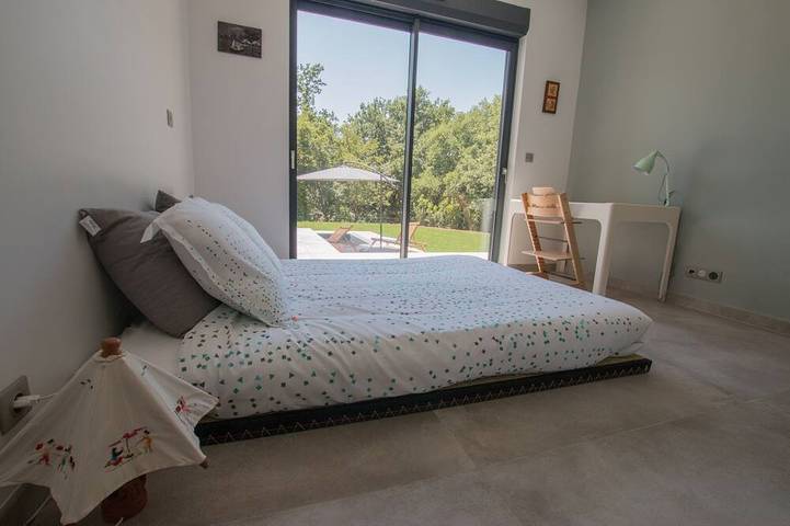 Location de vacances pour 9 personnes, avec jardin et terrasse à Châteauneuf-Grasse - 4