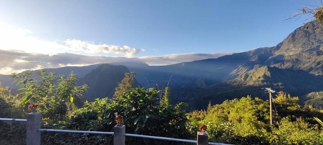 Gîte pour 3 personnes, avec terrasse ainsi que jardin et vue dans Grand-Îlet - 4