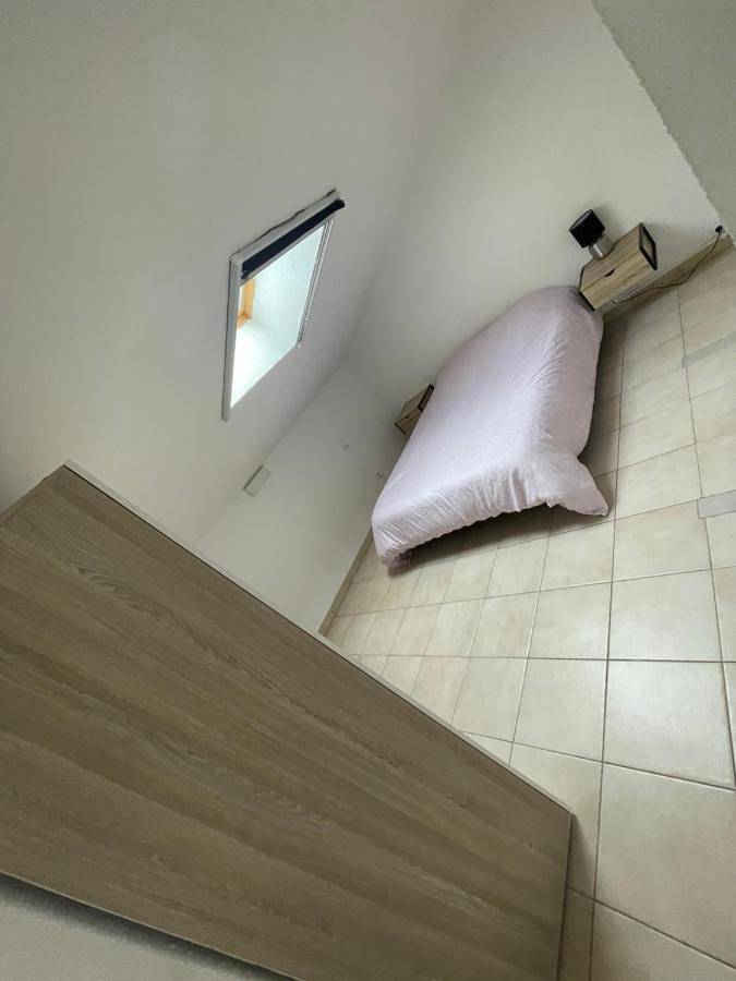 Gîte pour 6 personnes, avec piscine ainsi que jardin et terrasse à Cornillon-Confoux - 4