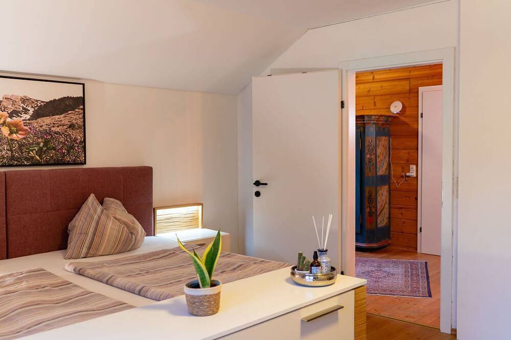 Schönes alleinstehendes Ferienhaus für 10 Leute mit Tv, Innenhof und Haustiere erlaubt in Braunau am Inn