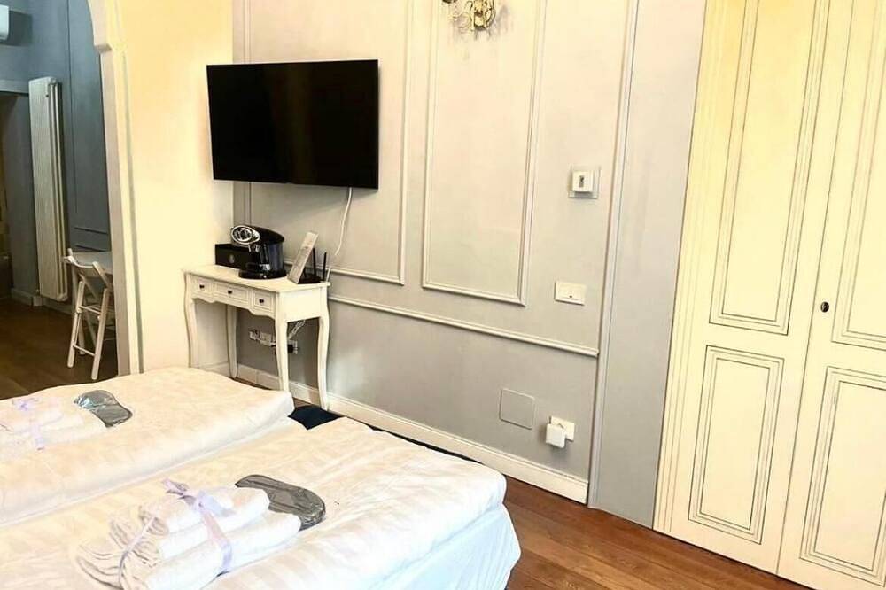 Ganze Wohnung, Elegant Suite in the Historic Heart of Lavis - Palace of 1472 in Lavis, Fleimstaler Alpen