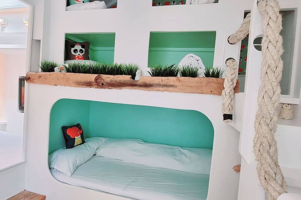 Exquisite Hove Seaside Family Accommodation in Hove, Brighton