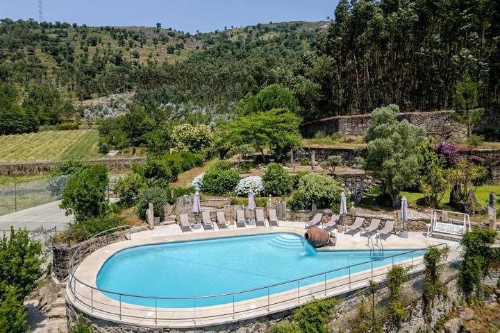 Maison d’hôte pour 28 personnes, avec terrasse ainsi que piscine et jacuzzi dans Barroselas