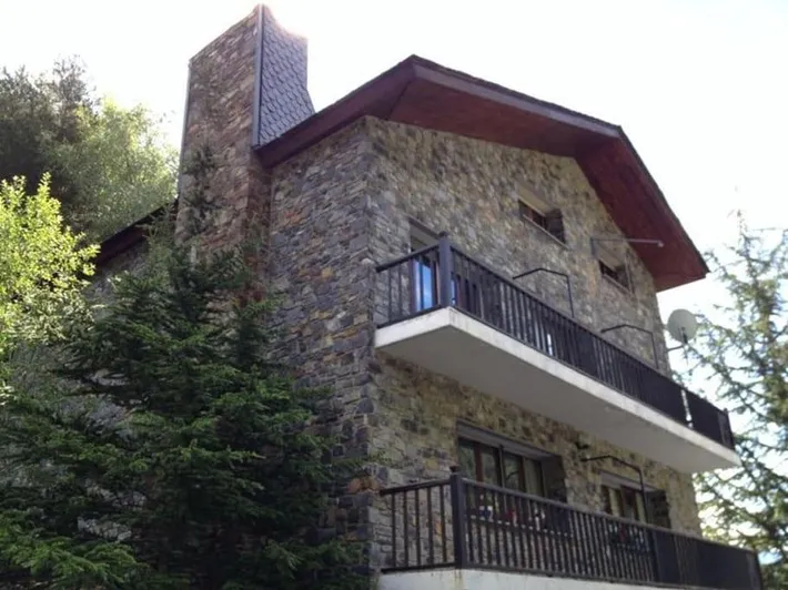 Casa rural para 15 personas, con jardín - 1