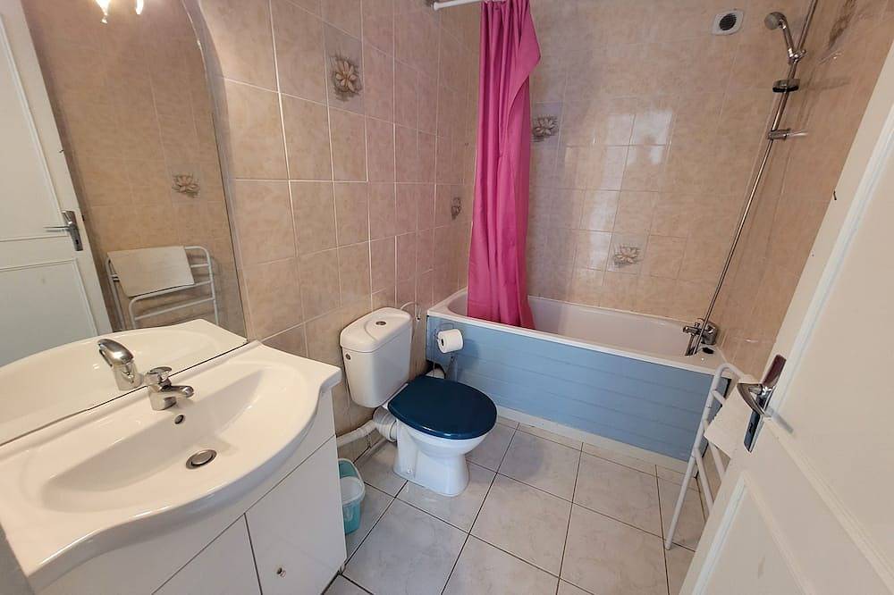 2-bedroom gîte for 5 to 7 people in Sarlat. Heated swimming pool. Free Wifi. in Sarlat-la-Canéda, Périgord Noir