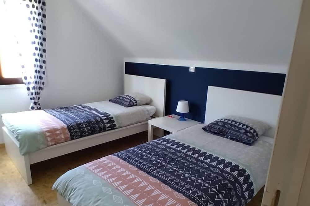 Country house in the Lot, with swimming pool. Ideal for families! in Payrignac, Quercy