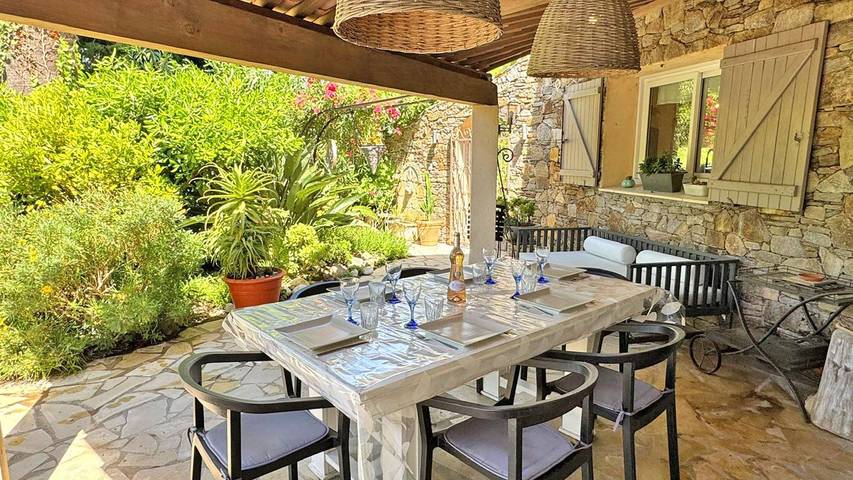 Gîte pour 6 personnes, avec jardin ainsi que terrasse et piscine, animaux acceptés à Le Plan-de-la-Tour - 2