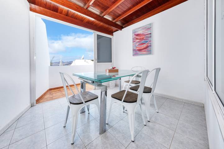 Holiday home for 4 people, with balcony and ocean view in Puerto del Carmen Old Town