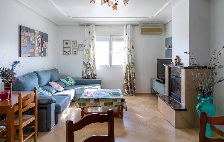 Un apartamento acogedor a 2 km del centro de la ciudad: piscina, wifi y barbacoa en un elegante apartamento in Pechina, Costa de Almería