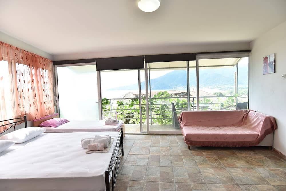 Entire apartment, Nature Lovers-Golden Beach-Triple room with View & Balcony in Chrysi Ammoudia, Thassos