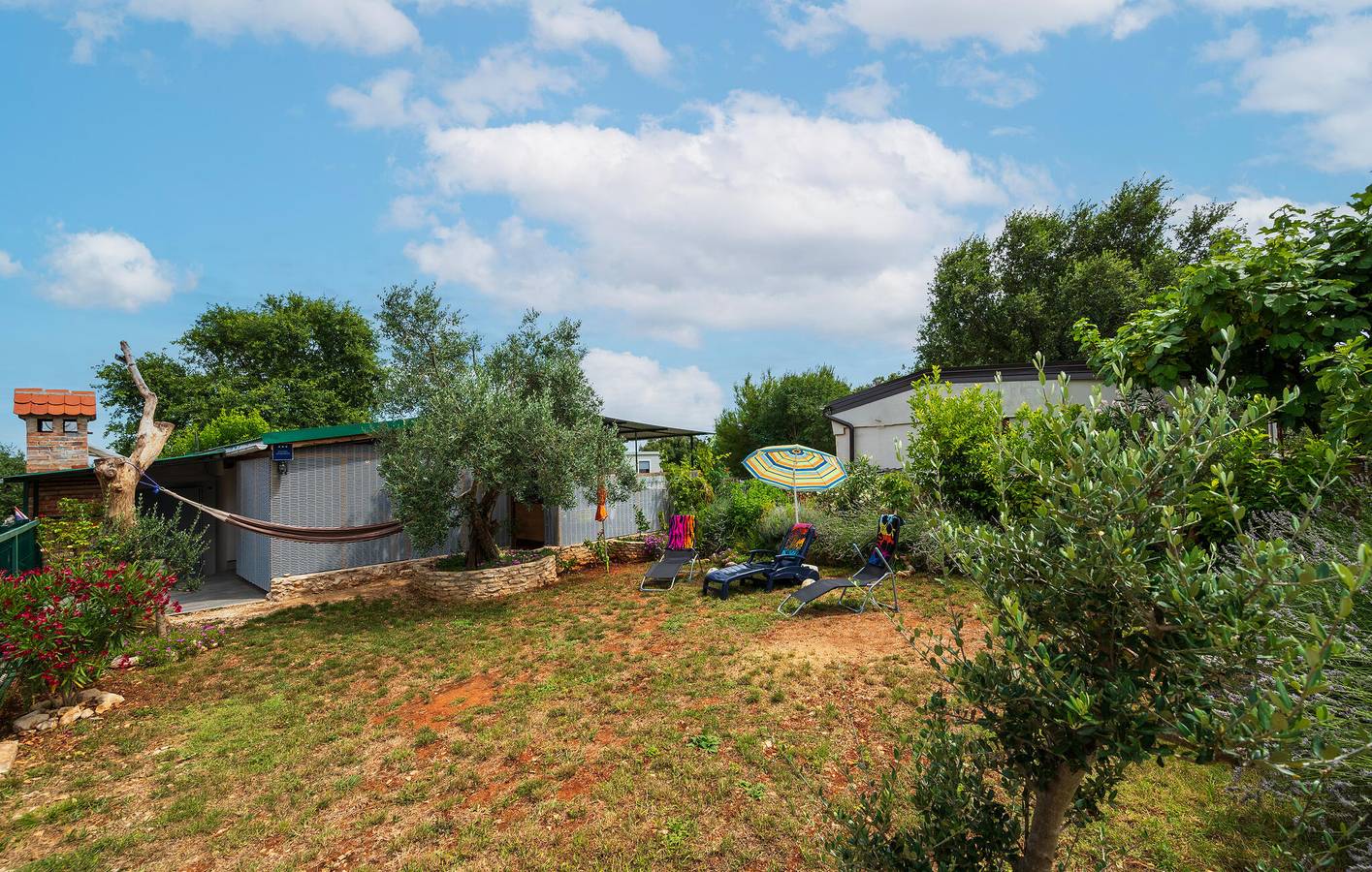Gemütliche Ferienwohnung in Strandnähe mit WLAN, Klimaanlage und Terrasse in Marčana, Südküste Istrien