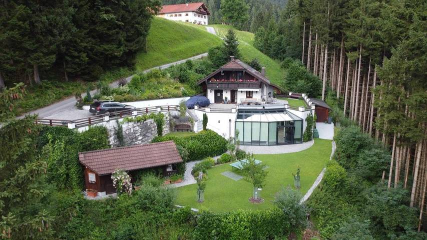 Gîte pour 5 personnes, avec Balcon et Jacuzzi ainsi que Terrasse et Jardin à St. Koloman