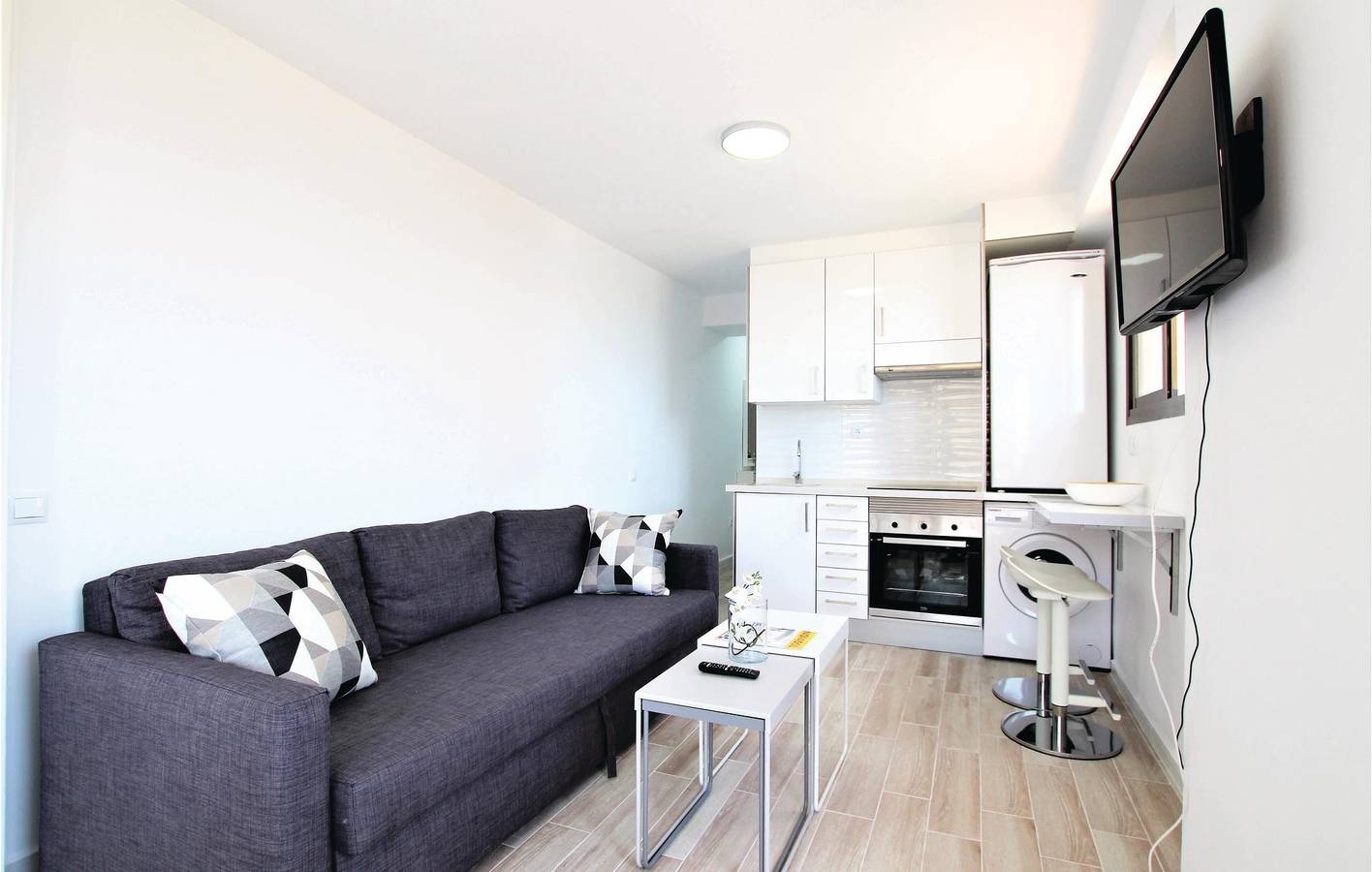 Apartamento vacacional entero, Apartamento junto al mar con terraza y WiFi in Las Calas, Torrevieja