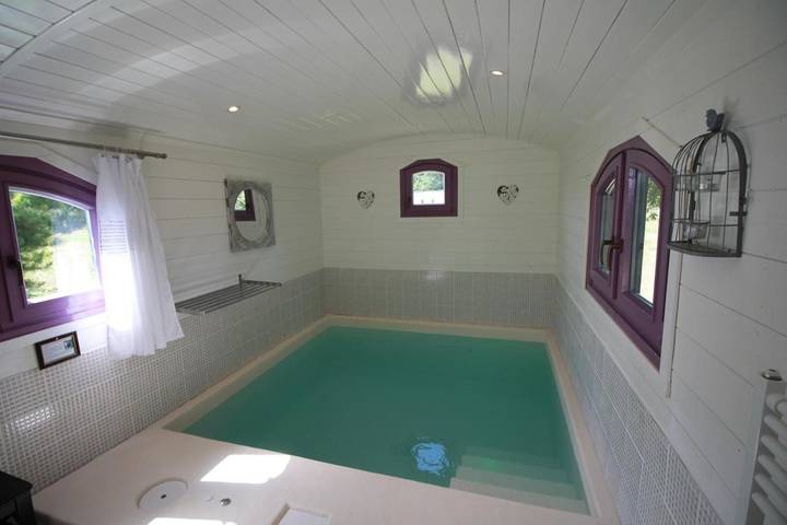 Gîte pour 2 personnes, avec terrasse ainsi que jardin et vue, animaux acceptés à Plonévez-du-Faou - 2