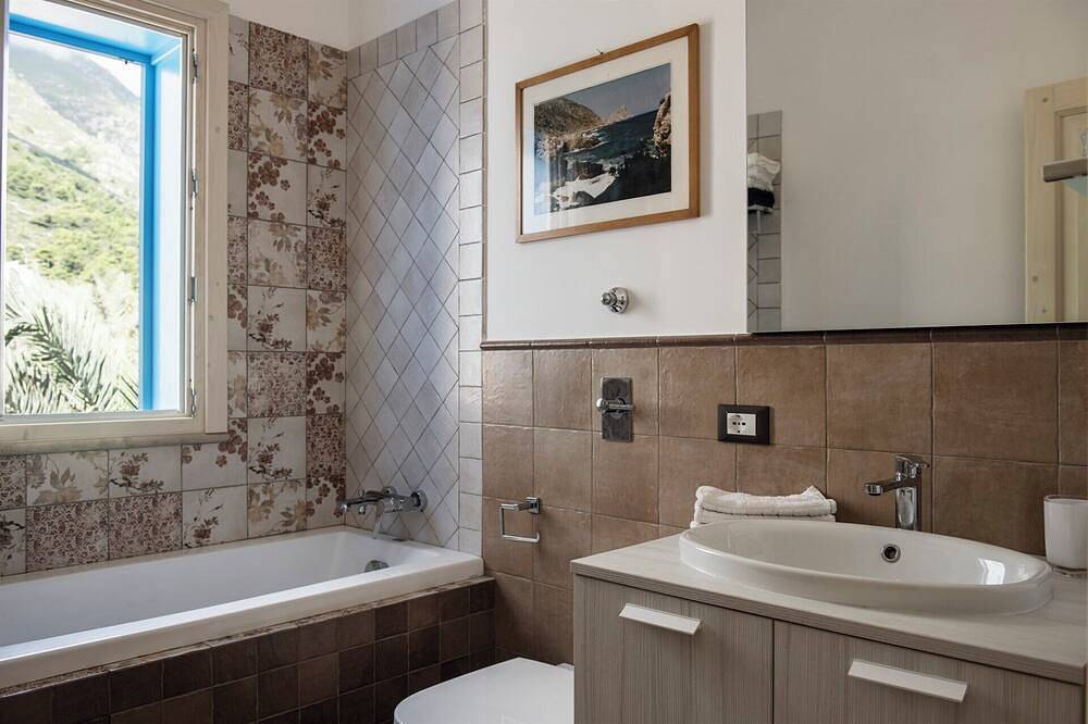 Hiera - Two Bedroom Villa, Sleeps 4 in Marettimo, Aegadian Islands