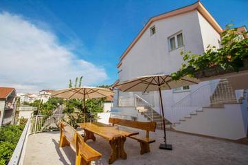 Maison d’hôte pour 2 personnes, avec jardin et terrasse à Trogir