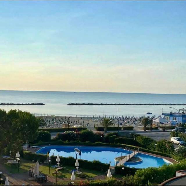 Appartamento per 5 persone, con Balcone e Terrazza nonché Piscina e Panorama a Martinsicuro