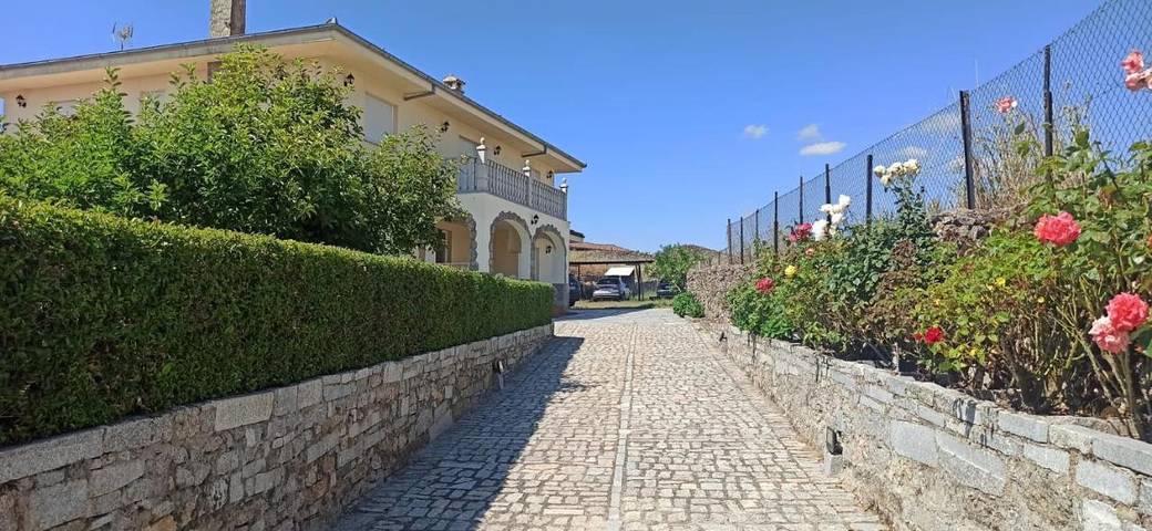 Casa de vacaciones para 14 personas, con jardín además de piscina y vistas, Se admiten mascotas en la Sierra de Béjar - 2
