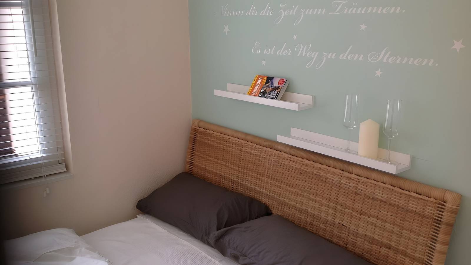 Ganze Wohnung, Apartment für 4 Personen, 40 m², mit privater Terrasse, Gemeinschaftsgarten und Wlan in Hamburg-Nord, Hamburg