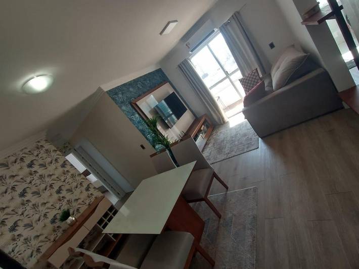 Casas e apartamentos de temporada para 4 pessoas, com piscina e balcão em Itajaí