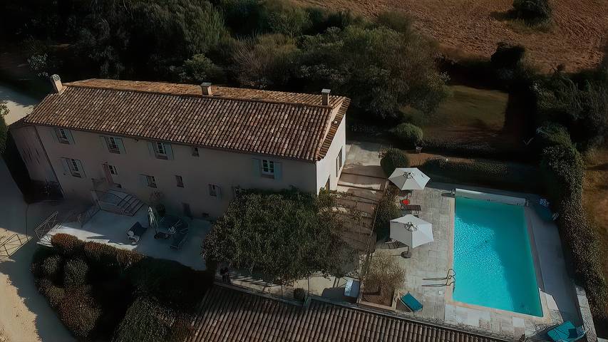 Gîte pour 10 personnes, avec piscine
