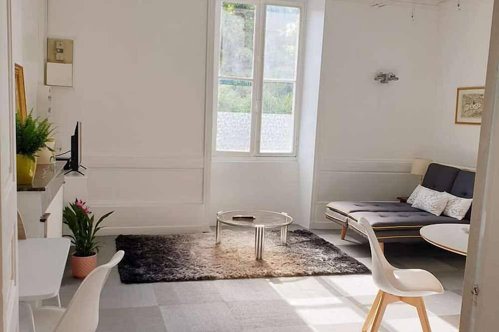 Entire apartment, Nice T2 downtown, courtyard, air conditioning in Angoulême, Charente