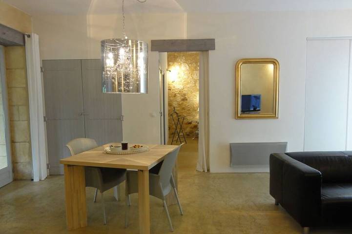 Gîte pour 2 personnes, avec terrasse ainsi que jardin et piscine, animaux acceptés - 1
