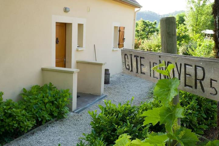Location de vacances pour 5 personnes, avec Jardin et Piscine à Saint-Julien-de-Lampon