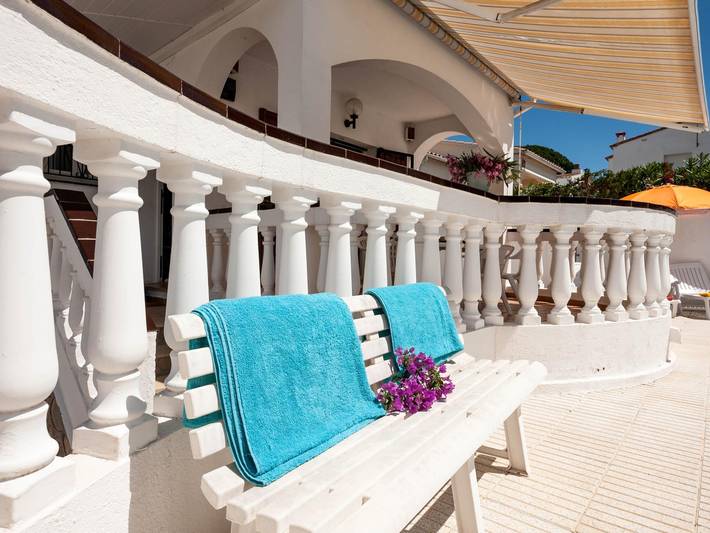 Ferienhaus für 4 Personen, mit Balkon/Terrasse und Terrasse sowie Garten und Pool in l'Escala - 4