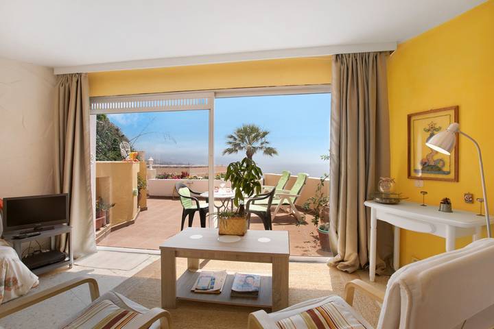 Apartamento entero, Apartamento de vacaciones 'Casa Pelican' con vistas al mar, piscina privada y Wi-Fi in La Matanza de Acentejo, Tenerife Norte