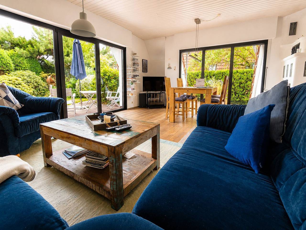 Haus Leevje – Ferienhaus mit Garten, Kamin und Strandnähe in Neuharlingersiel, Landkreis Wittmund
