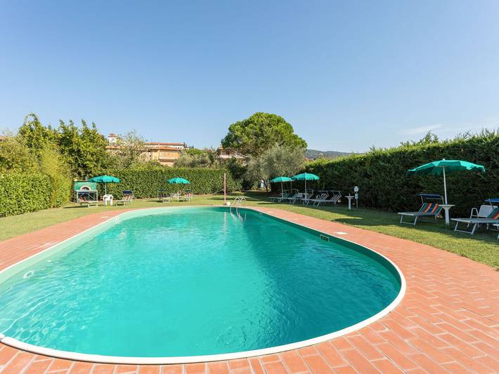 Appartamento per 6 persone, con Terrazza e Giardino nonché Piscina a Tuoro sul Trasimeno