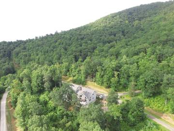 Vacation Home for 10 Guests in Blue Ridge Mountains, Mount Mitchell, Picture 2