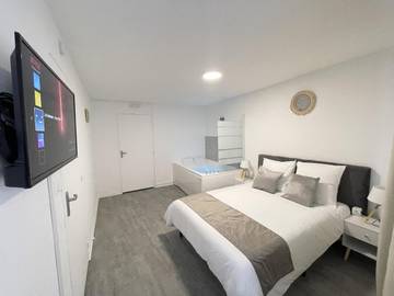 Gîte pour 2 personnes, avec jacuzzi à Firminy