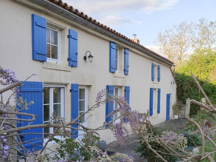 Location de vacances pour 11 personnes, avec Terrasse ainsi que Jardin et Vue à Saint-Sigismond (Vendée)