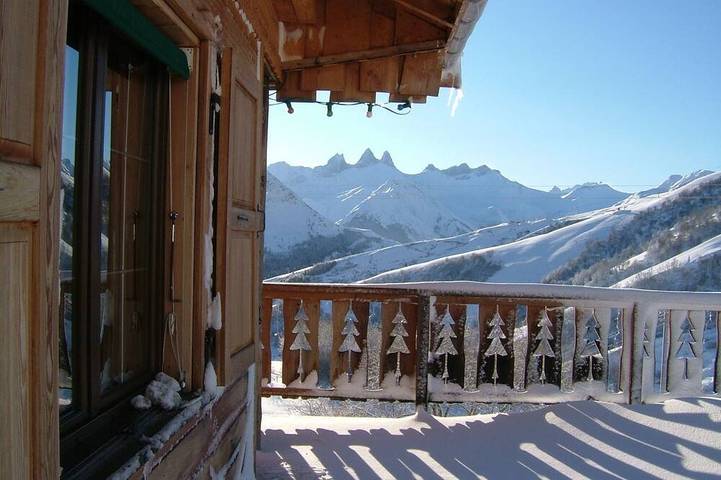 Gîte pour 14 personnes, avec Terrasse ainsi que Jardin et Piscine à Fontcouverte-la-Toussuire